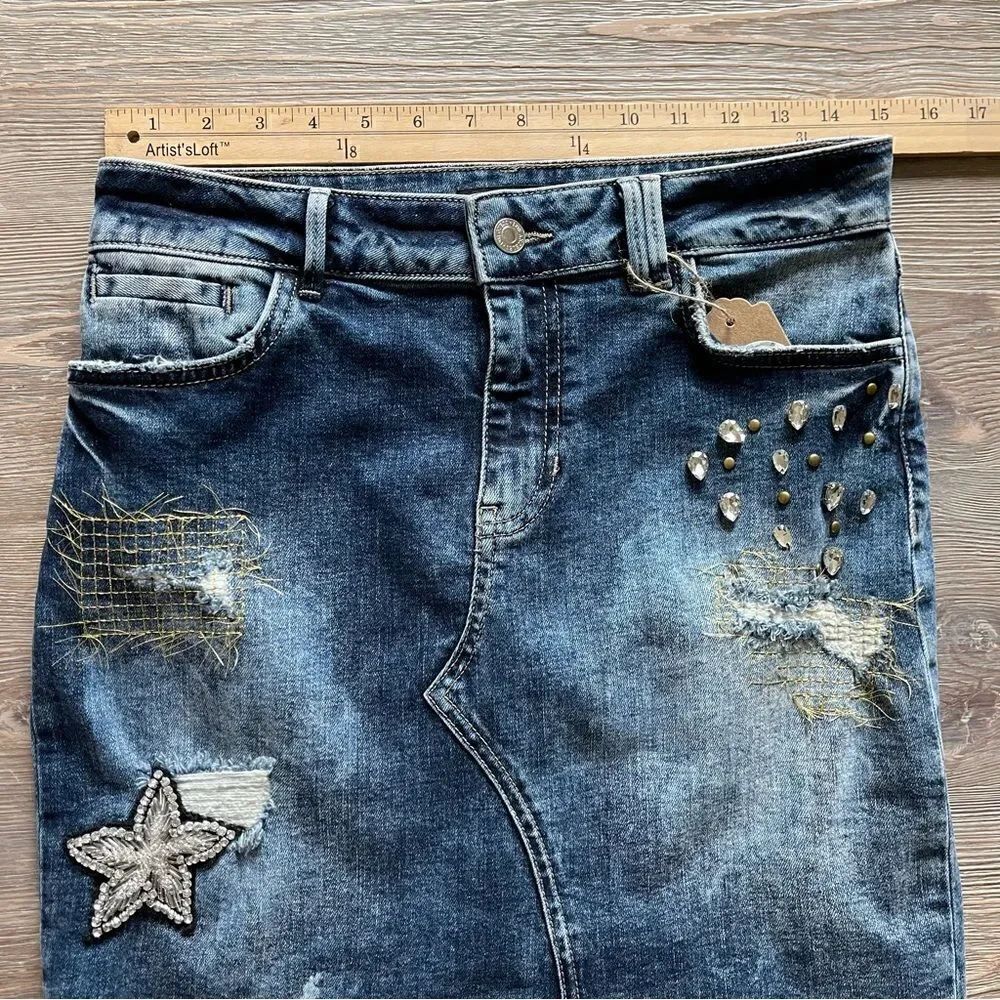 Guess Denim Blue Embellished Distressed Jean Mini Skirt Size 29 - Picture 10 of 13